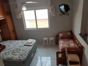 Eenvoudig appartement | Een kluis op de kamer, een strijkplank/strijkijzer, gratis wifi