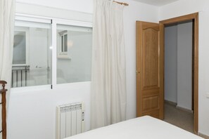 3 bedrooms, bed sheets