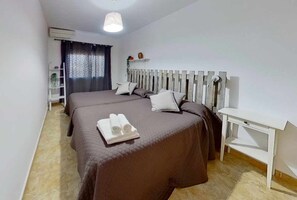 3 chambres, fer et planche à repasser, lit parapluie, Wi-Fi