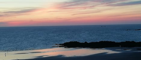 Ubicación a pie de playa y tumbonas