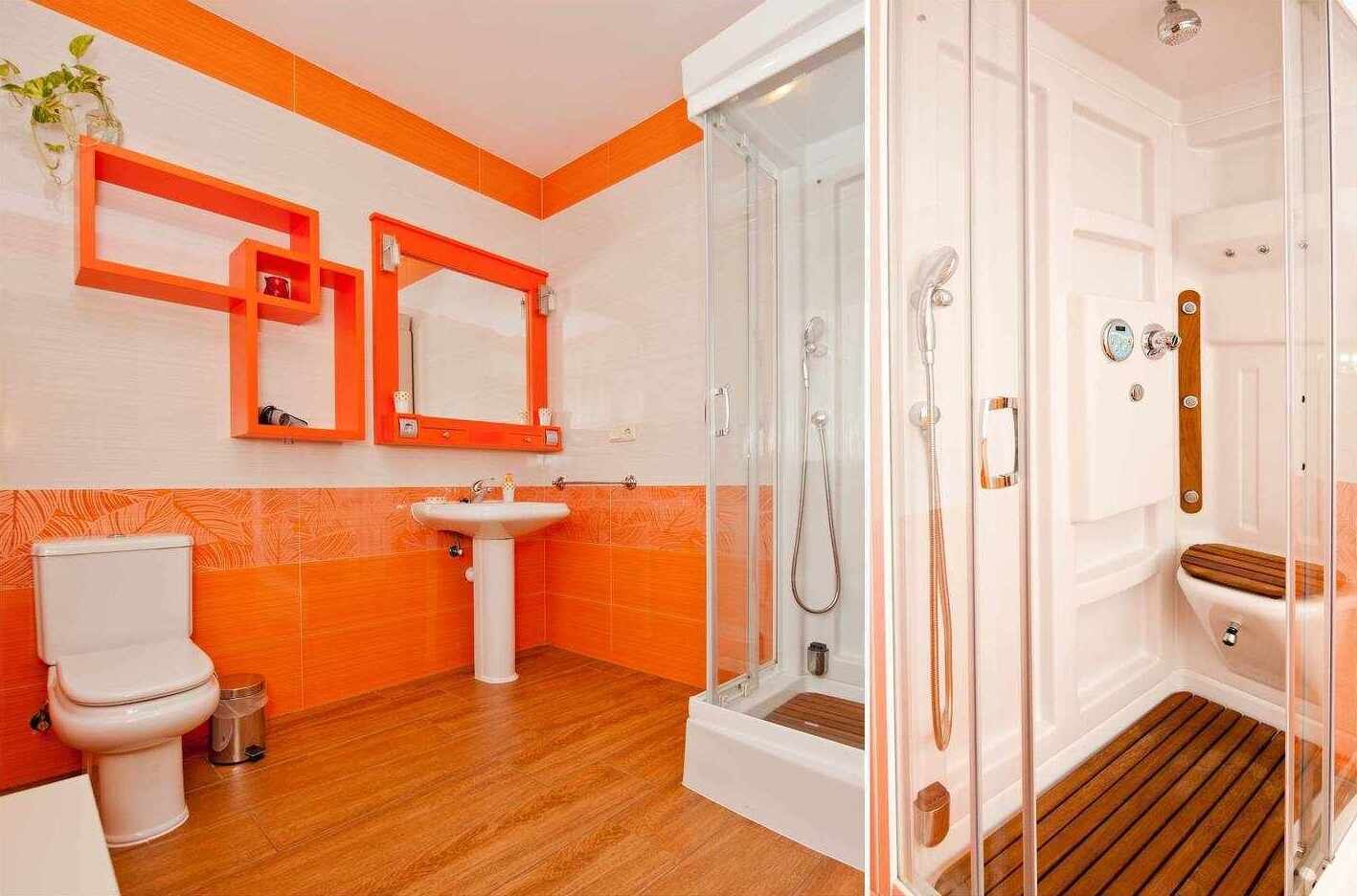 Une salle de bain comprenant des toilettes, un lavabo et un espace douche.