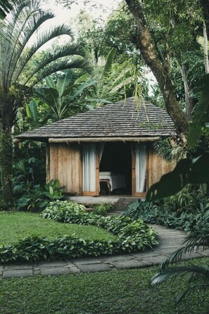 热石按摩、深层组织按摩、产前按摩、泰式按摩、运动按摩、身体磨砂