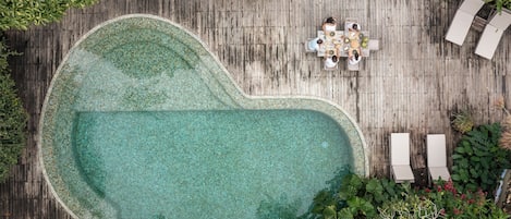 Außenpool, Liegestühle