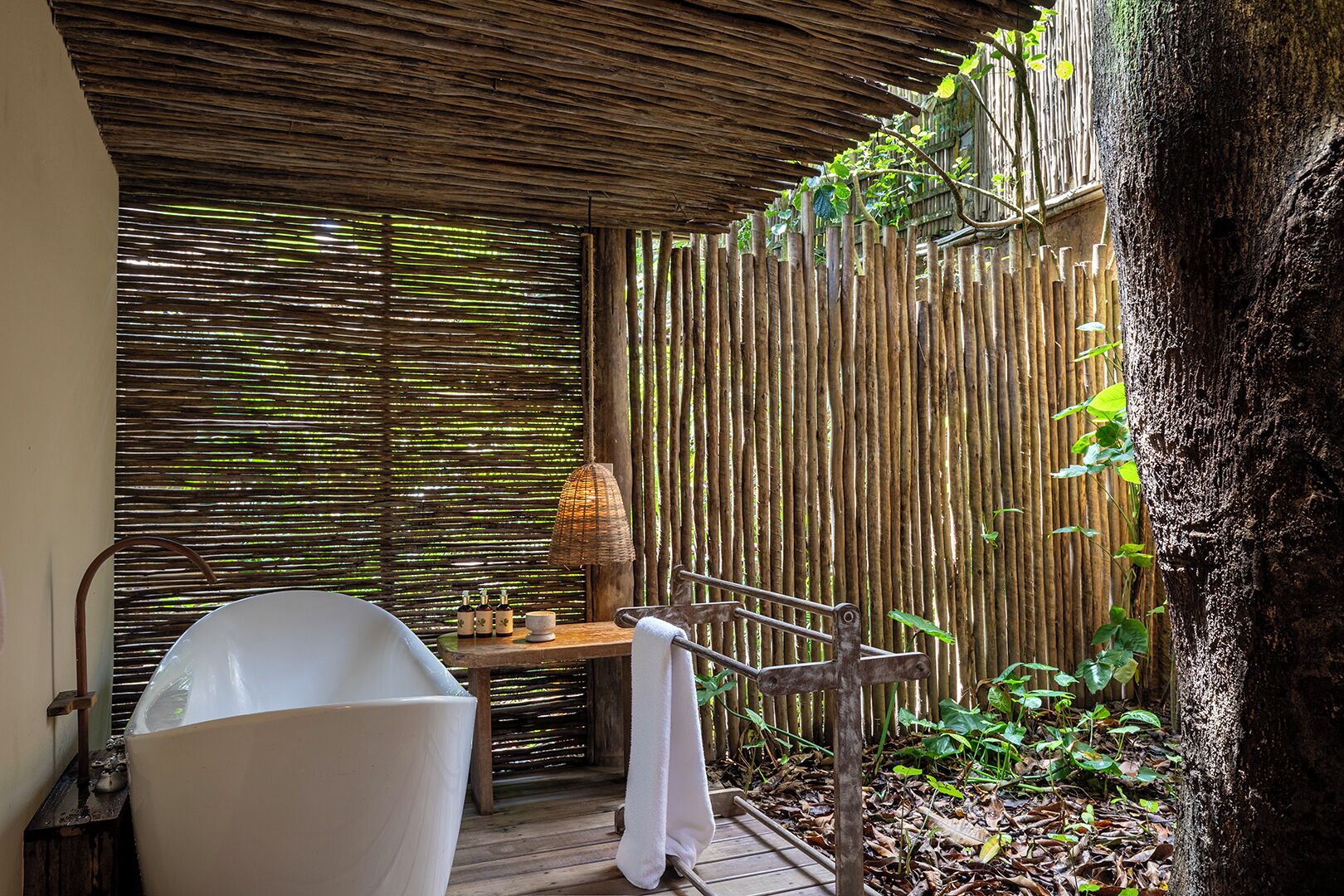 Ducha, artículos de tocador gratuitos, secador de pelo, toallas