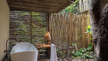 Ducha, artículos de higiene personal gratuitos y secador de pelo