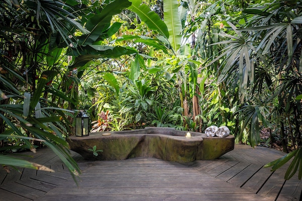 Masajes con piedras calientes, masajes de tejido profundo