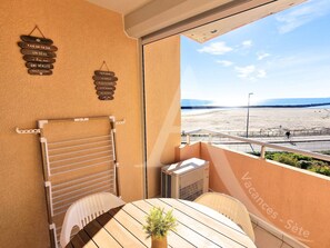 Outdoor dining - T2 CLASSÉ AVEC TERRASSE, VUE MER, CLIM (Sète)