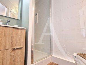 Shower - T2 CLASSÉ AVEC TERRASSE, VUE MER, CLIM (Sète)
