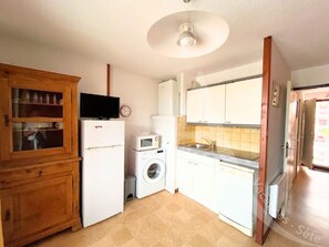 Frigorifero, microonde, forno, lavastoviglie