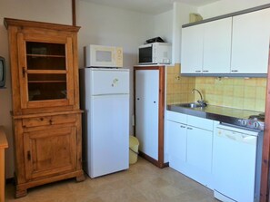 KylskÄp, mikrovÄgsugn, ugn och spishÀll
