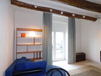 Modern Flat 1. 7km North of Lucca, 2people, Wifi, Parking, Bus