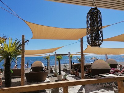 Beachfront  Rajana bungalow