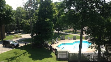 Piscine couverte, piscine extérieure