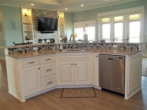 Fridge, microwave, oven, stovetop - Estes Dream - Amazing Intracoastal View & Fishing! (Rockport)