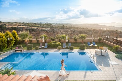 KNOSSOS ESTATE, VILLA PASIFAI, a luxurious private villa with endless pool