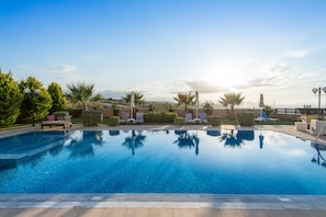 Outdoor pool - KNOSSOS ESTATE, VILLA PASIFAI, a luxurious private villa with endless pool (Rethymno)
