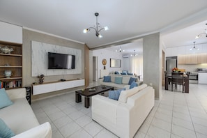 Smart TV, DVD player, table tennis, books - KNOSSOS ESTATE, VILLA PASIFAI, a luxurious private villa with endless pool (Rethymno)
