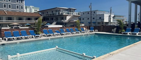 Piscina all'aperto, una piscina riscaldata