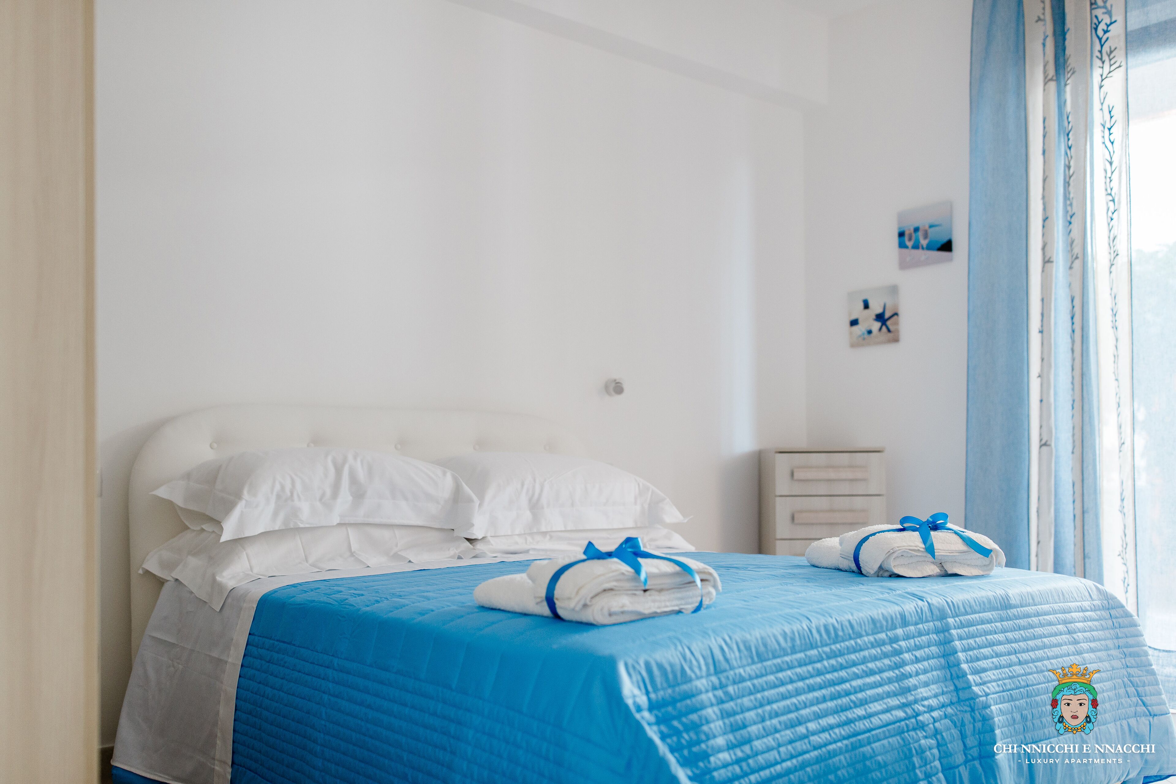 1 chambre, coffres-forts dans les chambres, fer et planche à repasser