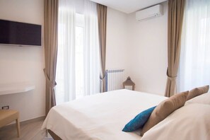 4 bedrooms, in-room safe, iron/ironing board, travel crib