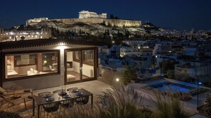 Outdoor dining - Karyatis Luxury Maisonette by K&K (Athina)