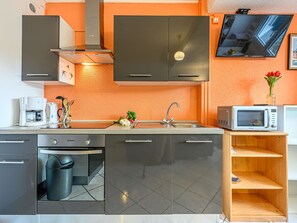 Kühlschrank, Mikrowelle, Ofen, Geschirrspüler