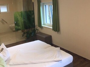 1 bedroom, WiFi - Wheelchair-accessible garden suite with terrace - Landgasthof Hotel Aichingerwirt *** superior (Keuschen)