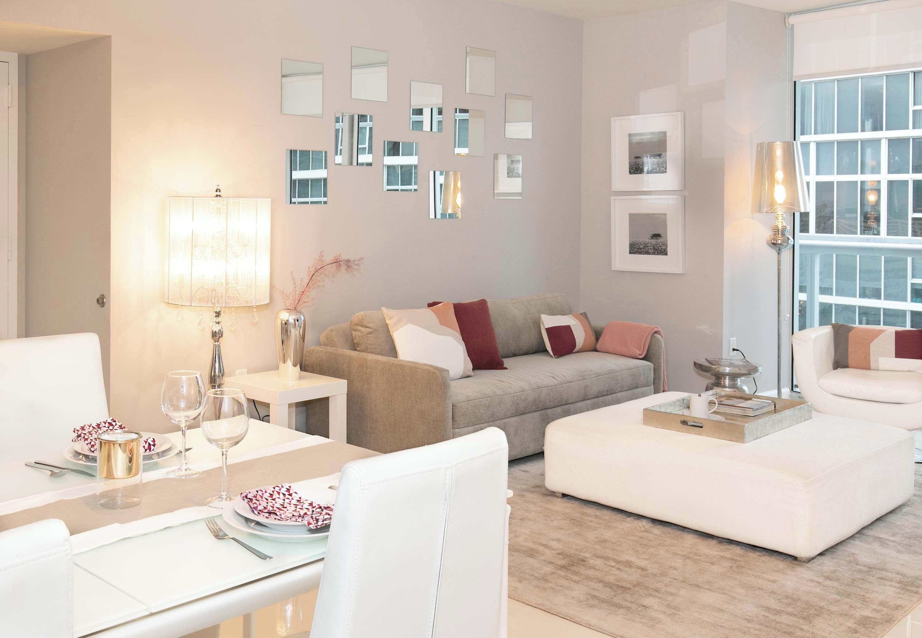 Een televisie en een kantoor