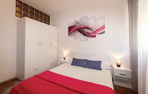 2 bedrooms, free WiFi, bed sheets
