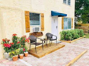 Terrace/patio - Nice Apartment/East Hollywood/2 miles to beach/Sleep 6/Free Parking/BBQ/J-7 (Hollywood)
