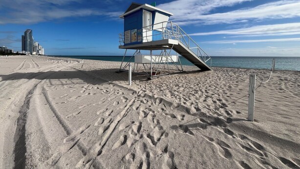 A lifeguard tower on a sandy beach with a clear sky. - Golden Bay 608, (Sunny Isles Beach)