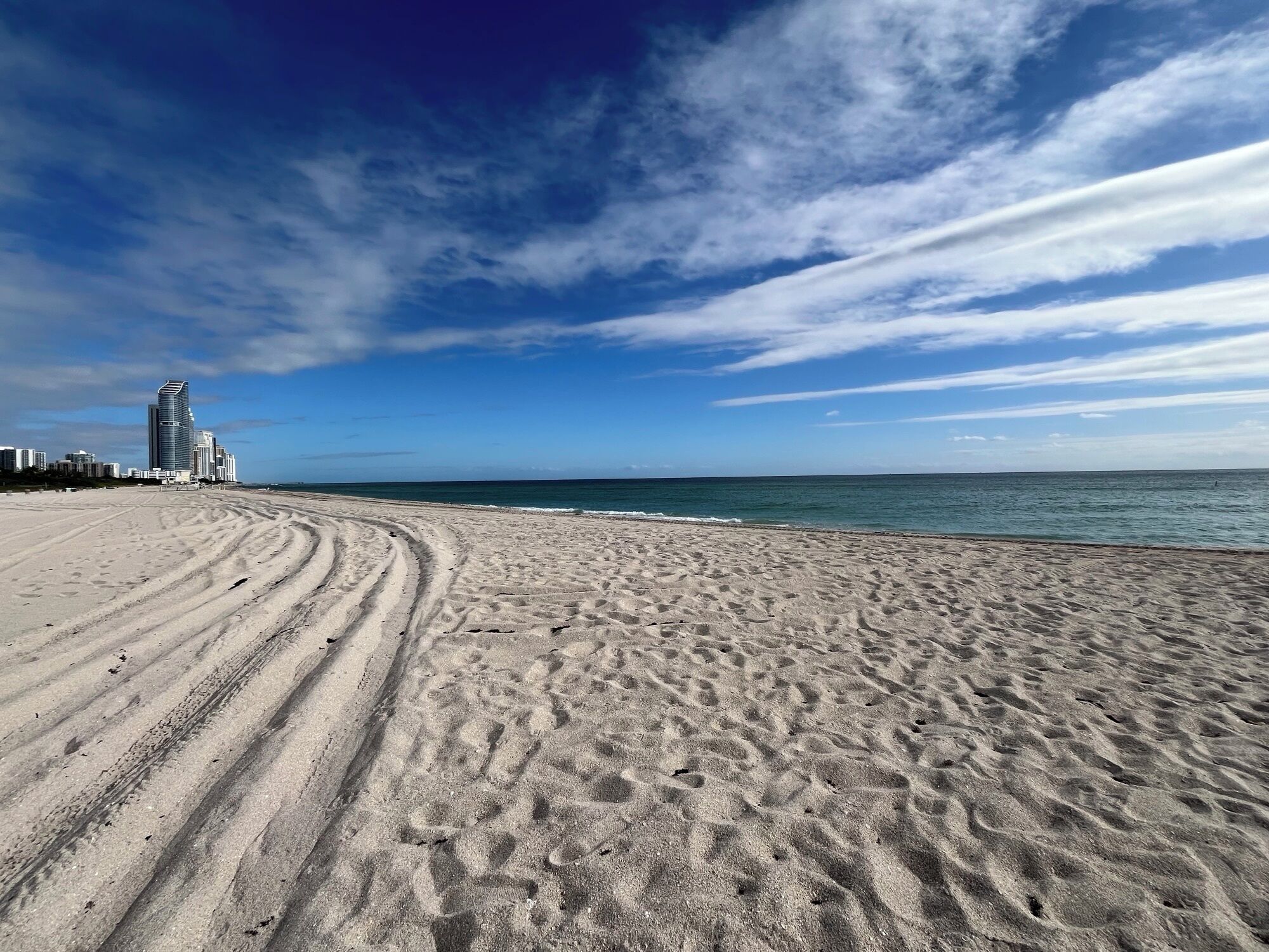 Beach nearby, sun loungers, beach towels