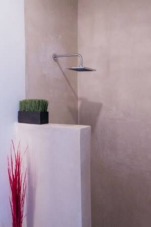 Badkamer met douche