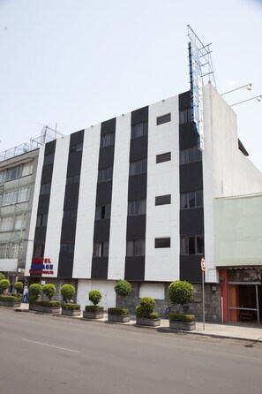 Property entrance - Hotel Tres Colonias - Adults Only (Mexico City)