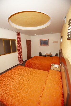 Basic Twin Room | Iron/ironing board, free WiFi, bed sheets - Hotel Tres Colonias - Adults Only (Mexico City)