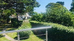 A residential area with a pathway, a metal railing, and lush greenery. - "Secrets of Petit Rohu" - 2ch, garden & beach (Saint-Pierre-Quiberon)
