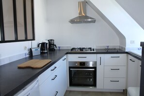 Fridge, oven, dishwasher, coffee/tea maker