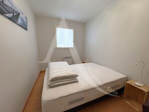 2 chambres, fer et planche Ă repasser