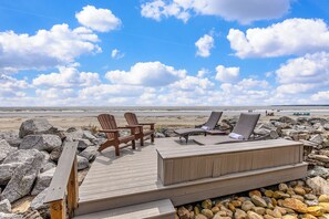 Property grounds - Huge Ocean Front Home with Multi Levels for Large Groups or Families (Saint Simons Island)