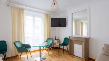 Smart-tv en een open haard