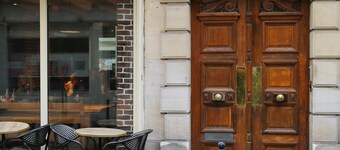 Luxury next to the Champs Elysées near Charles de Gaulle Etoile metro station