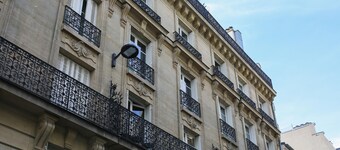 Luxury next to the Champs Elysées near Charles de Gaulle Etoile metro station