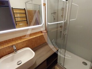 Bathtub