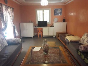 TV - House in Calm Area and Everything is close to you (Marrakech)