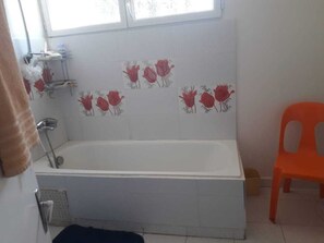 Bathtub, bidet, toilet paper - House in Calm Area and Everything is close to you (Marrakech)