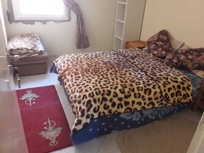 2 bedrooms, in-room safe, WiFi - House in Calm Area and Everything is close to you (Marrakech)