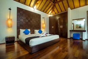 5 bedrooms, iron/ironing board, travel crib, WiFi (free) - 5-bedroom private villa in Seminyak, offering daily breakfast, full-time private chef, airport transfers, complimentary massages, housekeeping, and a dedicated driver. (Seminyak)