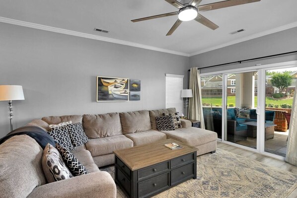 Smart TV, fireplace