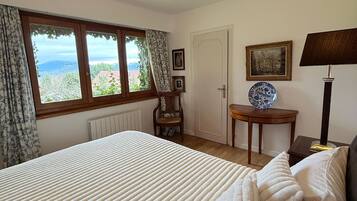 2 chambres, bureau, fer et planche à repasser, accès Internet