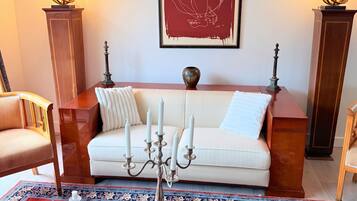Fireplace, stereo